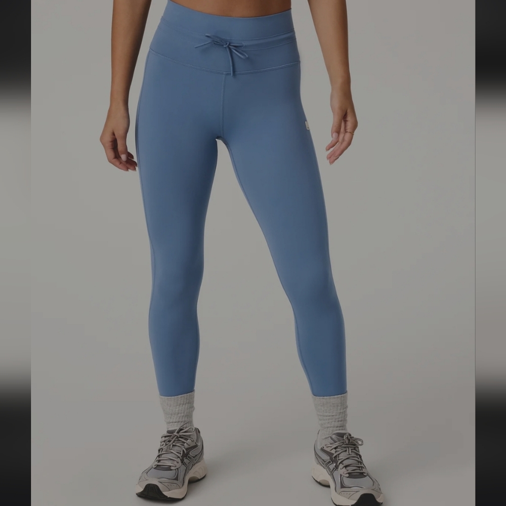 Vuori Daily Legging Blue lavender. Like New! women large drawstring Tights Pants